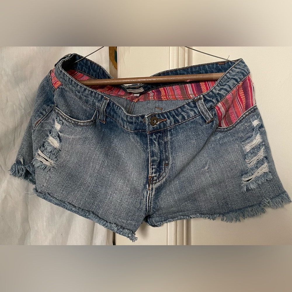 Trillium Jean Shorts Blue with Pink Stripes Distressed size 13 Juniors